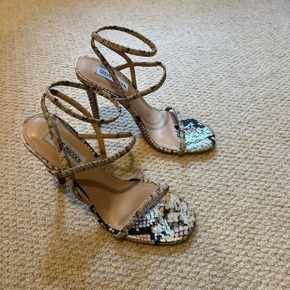 NWOT Steve Madden snake print heels